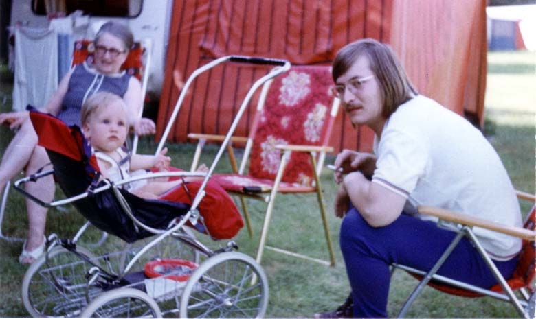 Mein Sohn Jan und meiner Mutter auf dem Campingplatz am Eyller See.