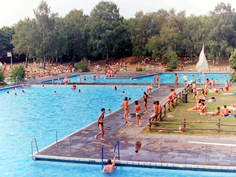 Foto zeigt Freibad 1992