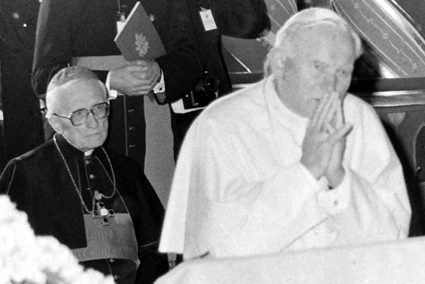 kardinal Höffner und Papst Johannes Paul II. in der Marienbasilika zu Kevelaer 1987