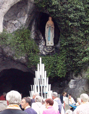 Erscheinungsgrotte in Lourdes