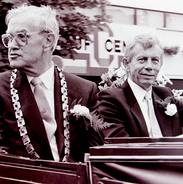 Foto zeigt Heinz Paal mit Bürgermeister Dr. Friedrich Börgers