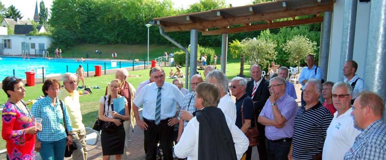 Pofalla im Freibad