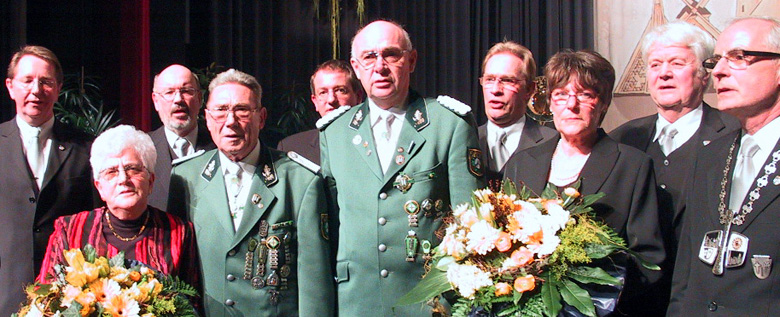 Adjutant Felix Ripkens, Festkettenträger Hans Daniels und das Präsidium der Geselligen Vereine Kevelaer