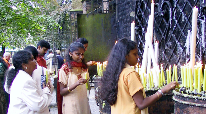 Tamilen-Wallfahrt: An der Kerzenkapelle