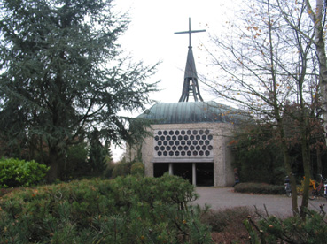 Foto zeigt die Aussegnungshalle auf dem Friedhof in Kevelaer